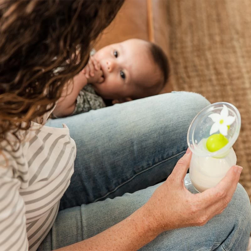 Haakaa Silicone Breast Pump & White Flower Stopper - Image 3