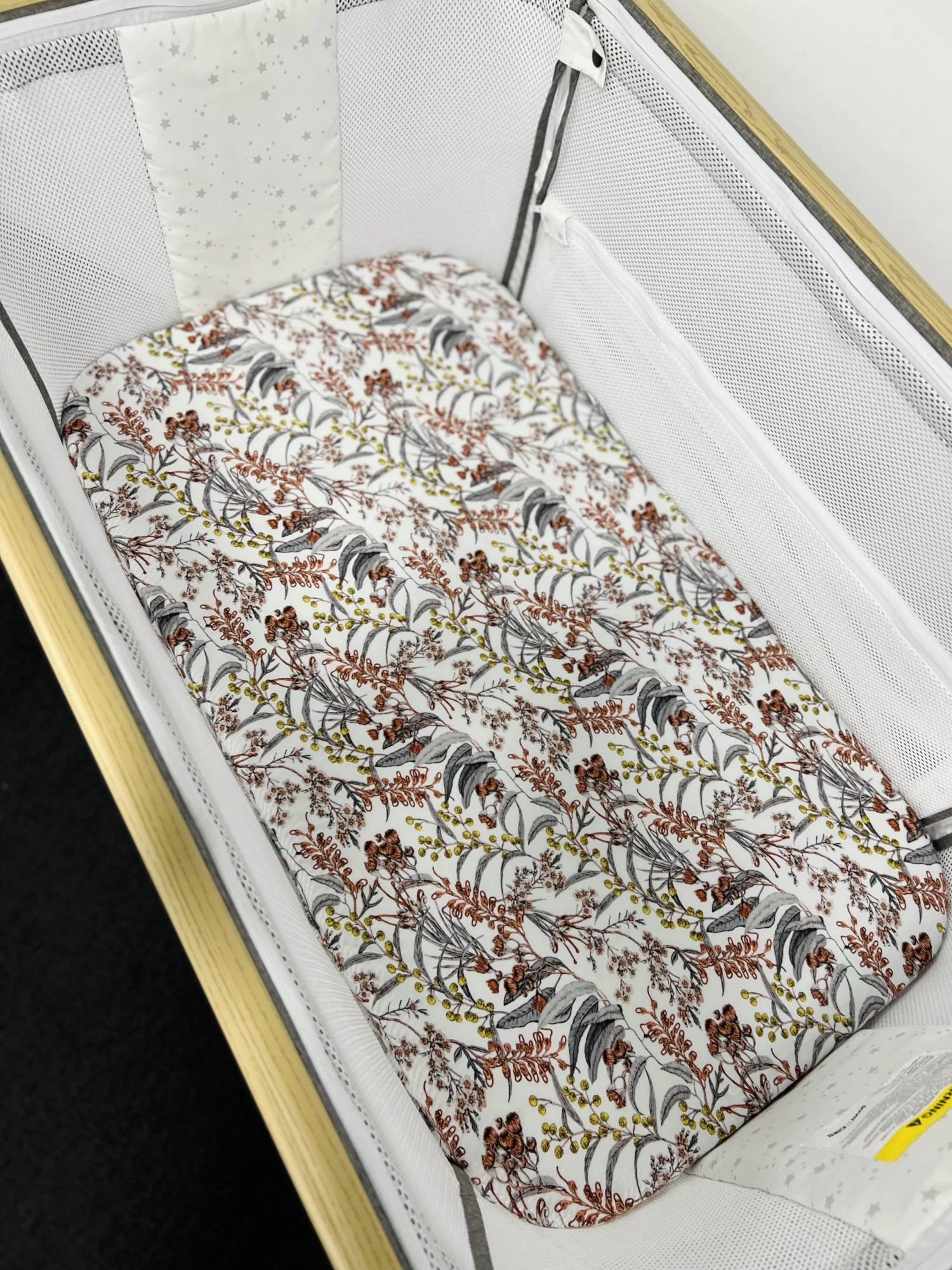 Mini & Me Organic Fitted Bassinet Sheet Native Garden - Image 4